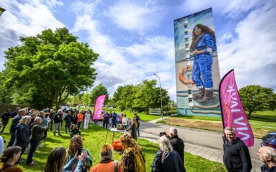 feestelijke opening grootste muurschildering van Noord-Nederland trekt veel publiek